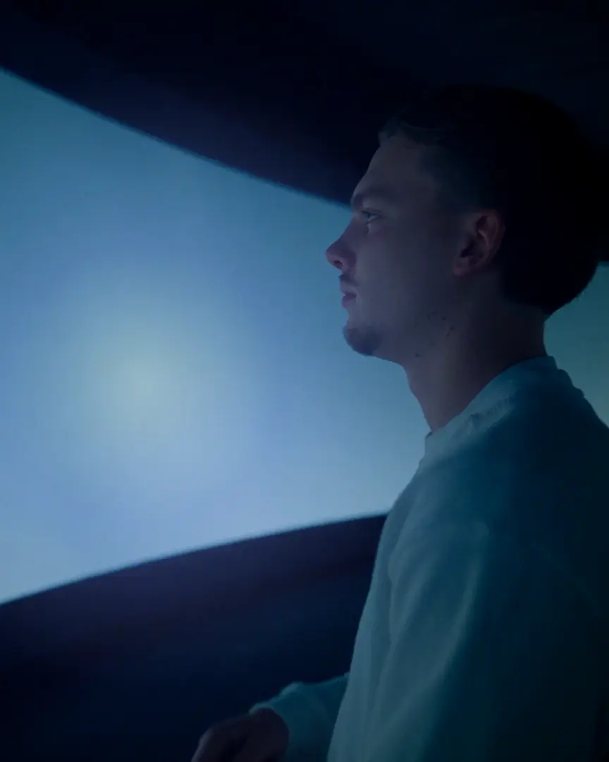 Rens looking at a large screen in blue light